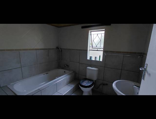 3 BEDROOM FREESTANDING TO LET IN ROODEKOP